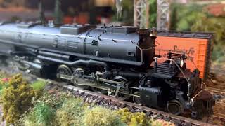 H0 Union Pacific 4005 „Big Boy“ Steam Locomotive [upl. by Adnolrehs]