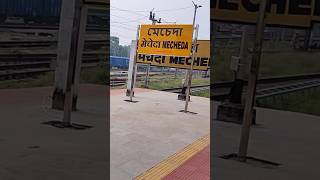 Coromandel Express skipping Kolkata Suburban Station with beautiful honking shorts [upl. by Hallee]