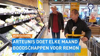 CRISIS VAN NEDERLAND  Buurten met boodschappen helpt een gezin een jaar lang met de boodschappen [upl. by Azral224]