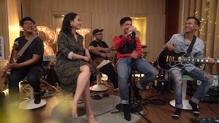 NIDJI x Nagita Slavina  Biarlah Live [upl. by Melony]