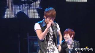 fancam 110526 SHINee Jonghyun forgot to sing his part  Gangnam University Festival [upl. by Annaeel999]