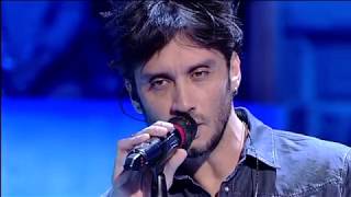 Fabrizio Moro  quotPortami viaquot  Live in Amici [upl. by Hardej]