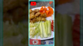 Pollo frito con ensalada Suscríbete a mi canal shorts 4k video youtubeshorts viralvideos [upl. by Eziechiele]