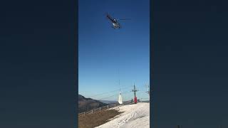 La station de ski de LuchonSuperbagnères apporte de la neige par hélicoptère sur ses pistes [upl. by Winnick]