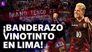 ¡Banderazo vinotinto en la llegada de Venezuela en Lima [upl. by Yetah]