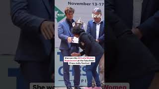 World chess champion Magnus Carlsen was left beaming when an Indian chess player touched his feet [upl. by Notrem]