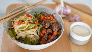 Recette vietnamienne  Porc au caramel et nouilles sautées aux légumes [upl. by Kursh370]