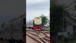 Keretanya keren trending keretaapi trendingshorts railfans keretaapiindonesia cc keretacepat [upl. by Eelrebmik972]