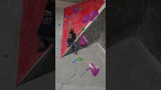 V4🟢 at Crux Boisbriand boulder rockclimbing climb bouldering climbing [upl. by Kcirednek]