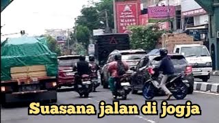 suasana jalan di Jogja hampir tak pernah sepi [upl. by Eadahs]