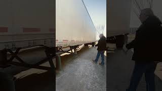 UNCOUPLING TRACTOR TRAILERalbertatrailertrucktruckdriverclass1drivermelttrucking [upl. by Armington477]