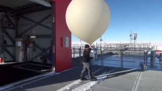 Meteorologie an der NeumayerStation III Der Start einer Radiosonde [upl. by Congdon233]