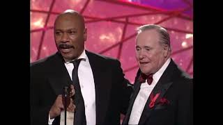 When VING RHAMES won a golden Globe in 1998 he handed it straight over to JACK LEMMON [upl. by Eibur]