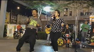 bulan ditutup awanFarah ft retmelo buskers cover Rokiah Wanda [upl. by Nolos]