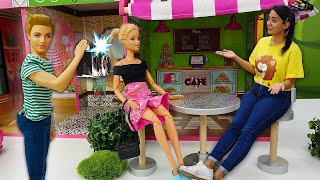 Puppen Video auf Deutsch Barbie im Café Spielspaß mit Valeria [upl. by Romola]