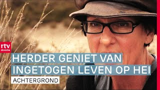 Met je stem en de hond dwing je ze een bepaalde richting uit  RTV Drenthe [upl. by Rollecnahc]