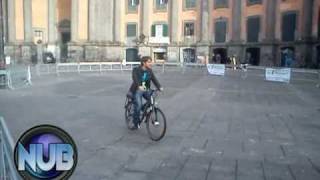 Bici elettriche in Piazza Dante  Napoli [upl. by Idden444]