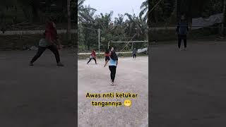 Volli emak2 kampung volleyball vollyworld volitarkam voleyballworld vollyballworld volleybal [upl. by Carberry]