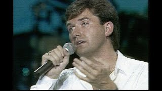 Daniel ODonnell  Medals For Mothers Live at the Whitehall Theatre Dundee Scotland 1990 [upl. by Shayla]