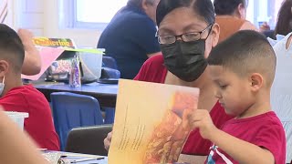 Smith Elementary School invites grandparents to do arts and crafts reading with their grandchil [upl. by Odraleba]