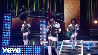 Calibre 50  ContigoQué Tiene De Malo Live From Premios Lo Nuestro  2015 [upl. by Einahpetse]