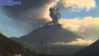 Explosión del volcán Tungurahua Ecuador  01 Febrero de 2014 [upl. by Lorrad686]