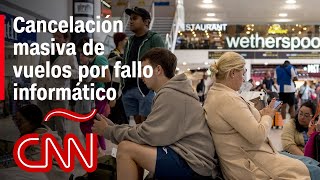 Pasajeros frustrados en aeropuertos de todo el mundo debido a falla informática [upl. by Idona]