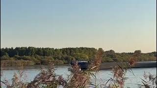 Aanvaring binnenvaartschip en plezierjacht op de Schelde in Temse [upl. by Annahsad799]