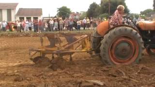 Les vidéos dAlain 11 Chauny Labour avec un Soméca 511 et une charrue 2 socles [upl. by Norred868]