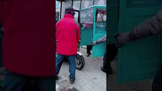 The process of installing a rainproof canopy on a tricycle [upl. by Queston15]