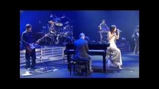 Laura Pausini  Medley Strani Amore Lettera Live in Paris 05 [upl. by Joiner]