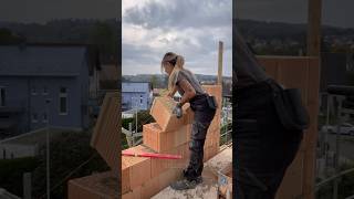 HOW TO GIEBEL MAUERN 👷🏼‍♀️😎 baustelle tutorial shorts handwerk [upl. by Githens]