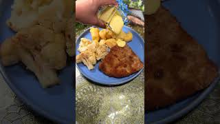 Quick amp Tasty Chicken Schnitzel with Cauliflower and Hollandaise Sauce [upl. by Yffat]