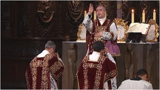 Messe traditionnelle à NotreDame de Paris  vendredi 7 juillet 2017 [upl. by Aria848]