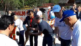 Bruno Covas PSDB e equipe faz plantio de grama na calçada nova na Av Ricardo Jafet [upl. by Iramaj]