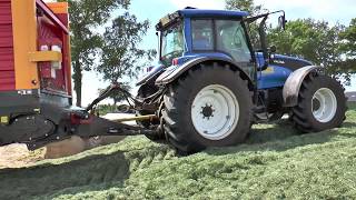 Loonbedrijf Lindeboom met Valtra en Schuitemaker Rapide 660 in het gras Trekkerweb [upl. by Ellswerth396]