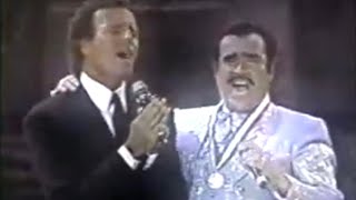 Vicente Fernández amp Julio Iglesias En Vivo [upl. by Elorac849]