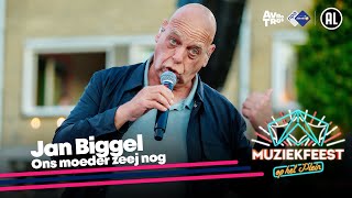 Jan Biggel  Ons moeder zeej nog LIVE • Muziekfeest op het Plein 2024  Sterren NL [upl. by Shaun178]