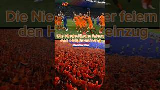 Die Holländer feiern gemeinsam den Halbfinaleinzug in Berlin 🇳🇱🔥 euro2024 em niederlande fans [upl. by Fuchs620]