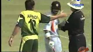 Gautam Gambhir amp Shahid Afridi Fight 3rd ODI Kanpur Nov112007  Series Ind 32 Pak  Two Cup Tea [upl. by Odel]