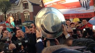 Kampioensschaal arriveert bij Philips Stadion [upl. by Atteiluj528]