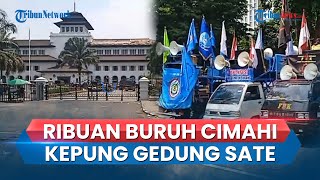 Ribuan Buruh di Bandung Turun ke Jalan Menuju Gedung Sate Tuntut Kenaikan UMK Nyaris 15 Persen [upl. by Eimaraj773]