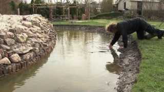 Vroege Vogels tuintips Natuurvijver aanleggen [upl. by Esinehs]