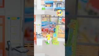 Der Eingangsbereich 📋  Kinderklinik 🏥👨‍⚕️  Unboxing  Playmobil joyfamilykids [upl. by Neveda203]