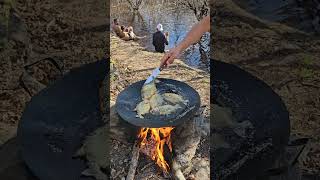 Peixe frito com uma cerveja gelada 😋🎣 [upl. by Inohs]