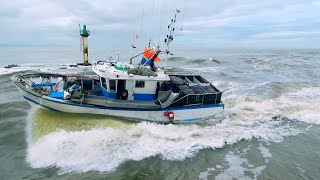 📛 OCÉAN DÉMONTÉ UN BATEAU DE PÊCHE EST PRIS PAR UN FORT COURANT CONTRE LA DIGUE DE CAPBRETON 🌊😨 [upl. by Ecyob516]