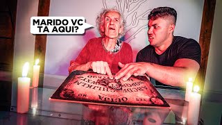 AGORA DEU MEDO😱 A VELHA ASSUSTADORA SE COMUNICOU COM O MARIDO PELO OUIJA 😱😱 [upl. by Asirac142]