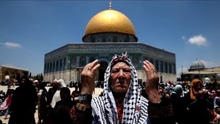 Palestinians pour into Jerusalem for Ramadan prayers [upl. by Anaitat]