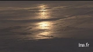 Sibérie lac Baïkal  reflets du soleil sur la glace [upl. by Carli]