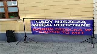 NISZCZENI PRZEZ POstalinowski system rodzice Katarzyna Bakalarz amp Jarosław Słowik 22102024 protest [upl. by Natala528]